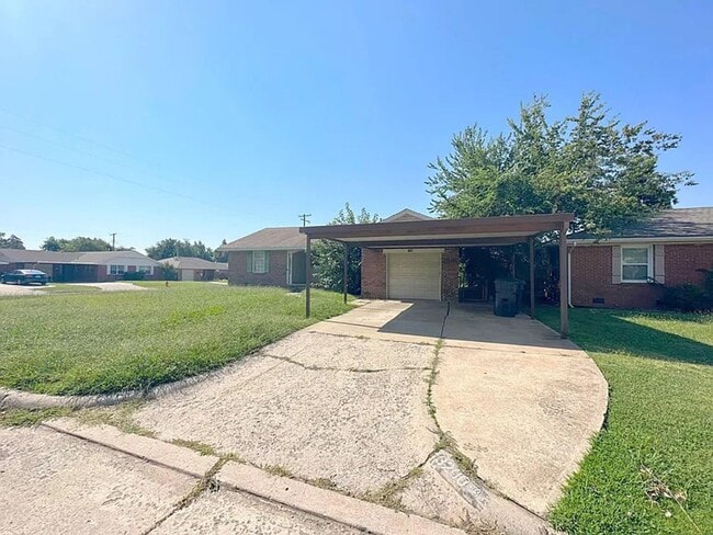 Primary Photo - 3200 NW 37th St