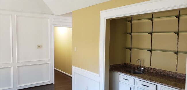 Building Photo - 15111 Paso Real Dr