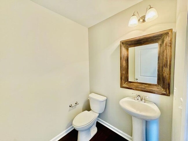 Building Photo - 4 bed 2.5 bath located in The Links at Way...