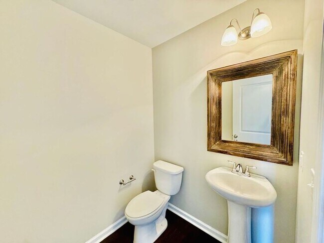 Building Photo - 4 bed 2.5 bath located in The Links at Way Station!! Available in August!!