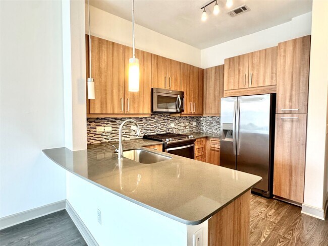 Building Photo - 2111 Westheimer Rd