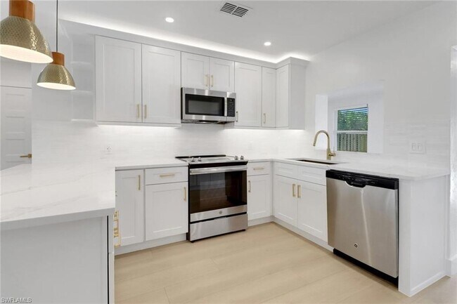 Building Photo - 4525 Fluvia Ave