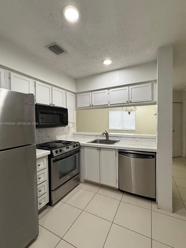 Building Photo - 9103 SW 138th Pl