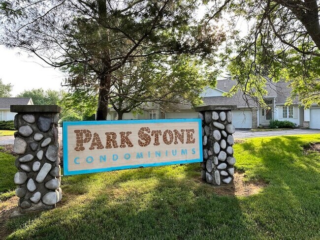 Building Photo - Grandville Condo 3 Bedroom and 2.5 Bathrooms