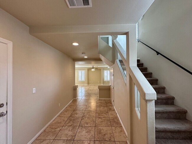 Building Photo - Sonata Within Pinnacle Peaks Phase 2 Amd