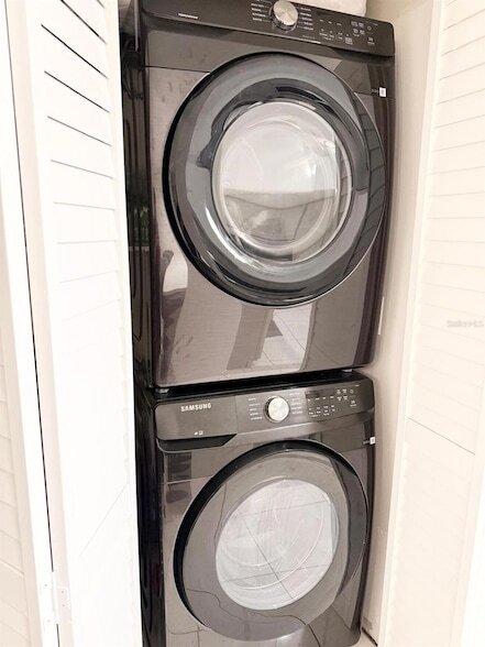 Building Photo - 5027 SW 16th Pl