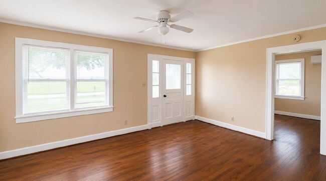 Building Photo - 897 Sidonia Rd