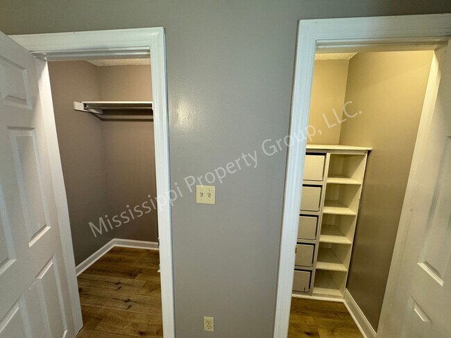 Building Photo - 402 Saddle Creek Dr