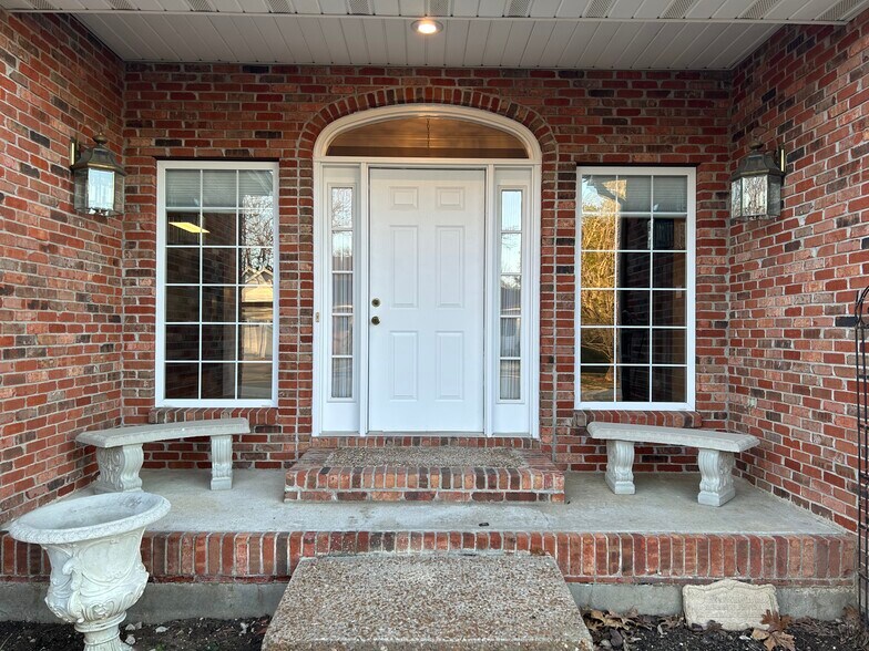 Building Photo - 700 Sudbury Dr