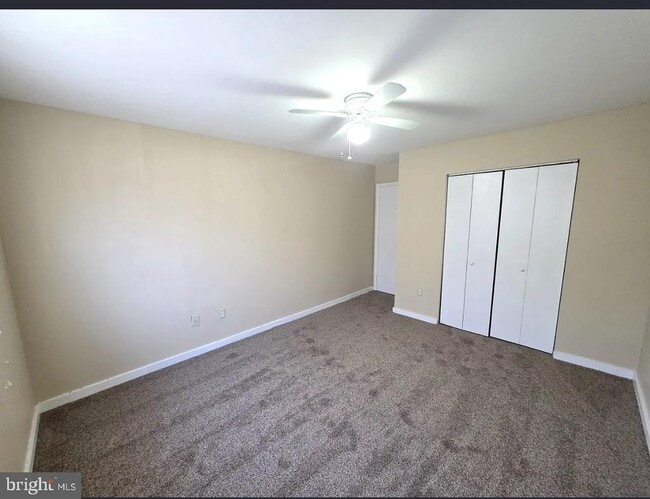 Building Photo - 525 Blackbird Dr