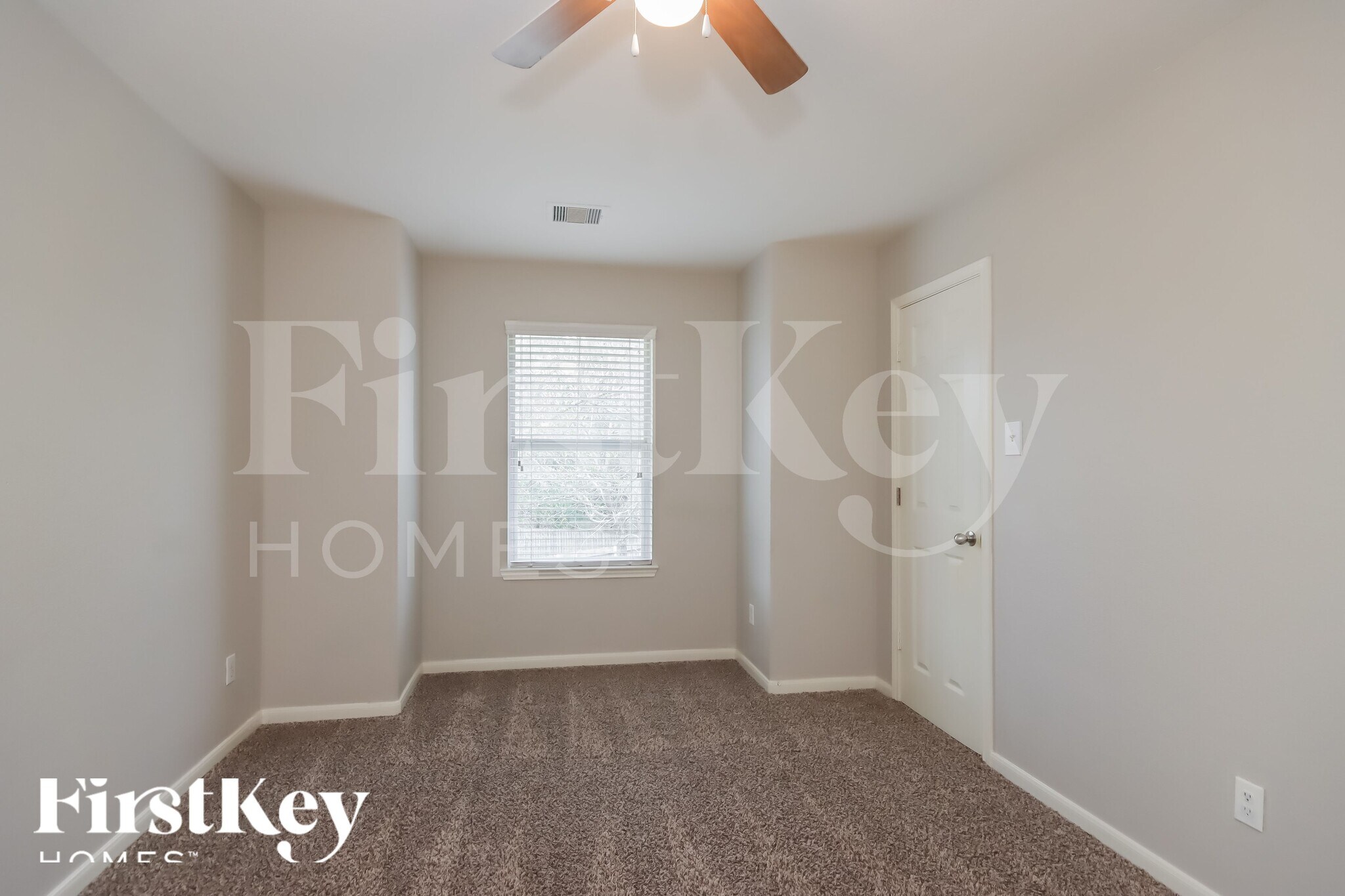 Building Photo - 16426 Rudder Dr