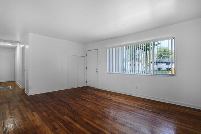 Building Photo - 1050 Ozment Dr