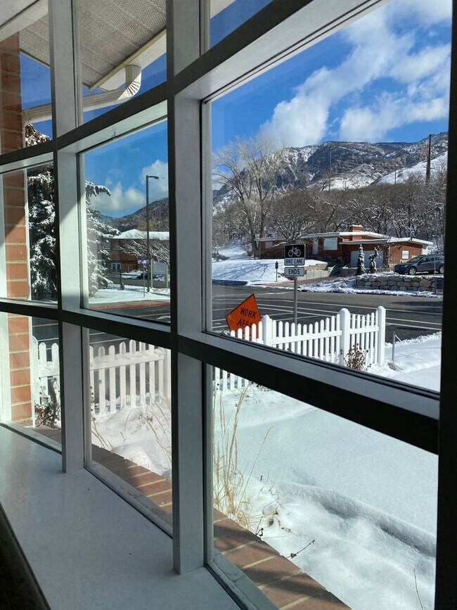 Building Photo - 4049 Taylor Ave