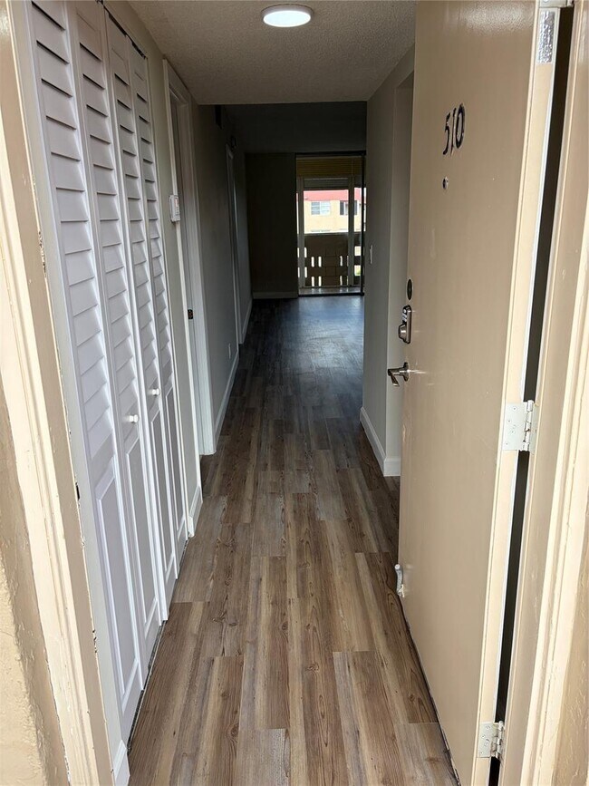 Building Photo - 408 NW 68th Ave