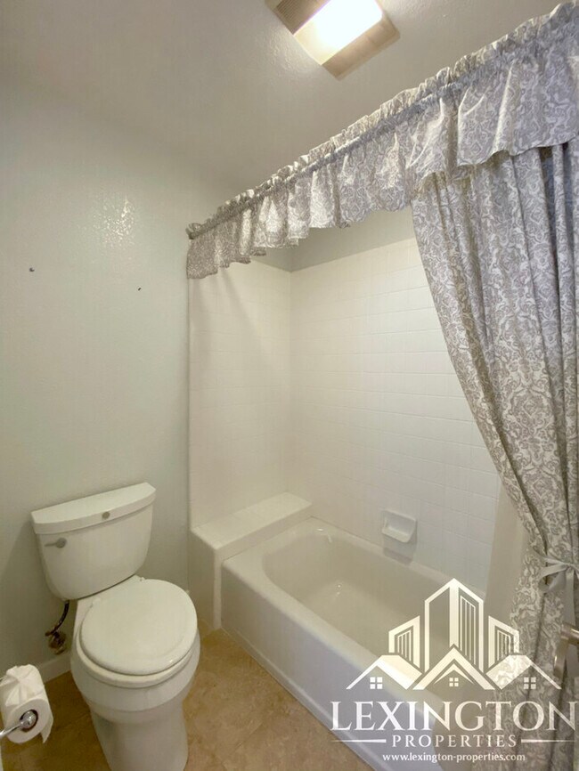 Building Photo - 6118 Cameo Dr