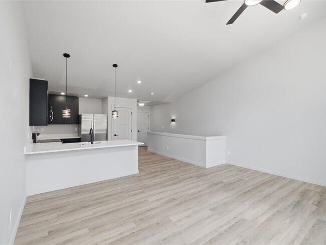 Building Photo - 1390 Overlook Ave NW