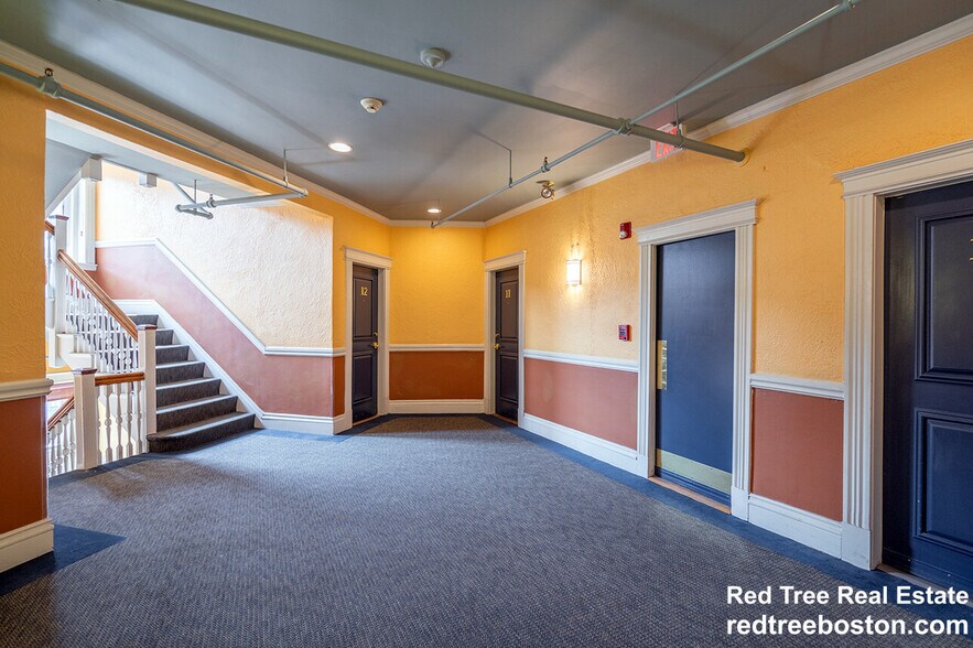 Building Photo - 28 Queensberry St