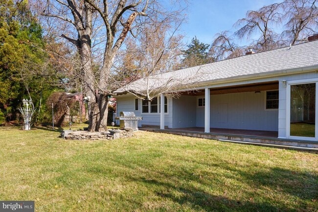 Building Photo - 384 Walnut Ln