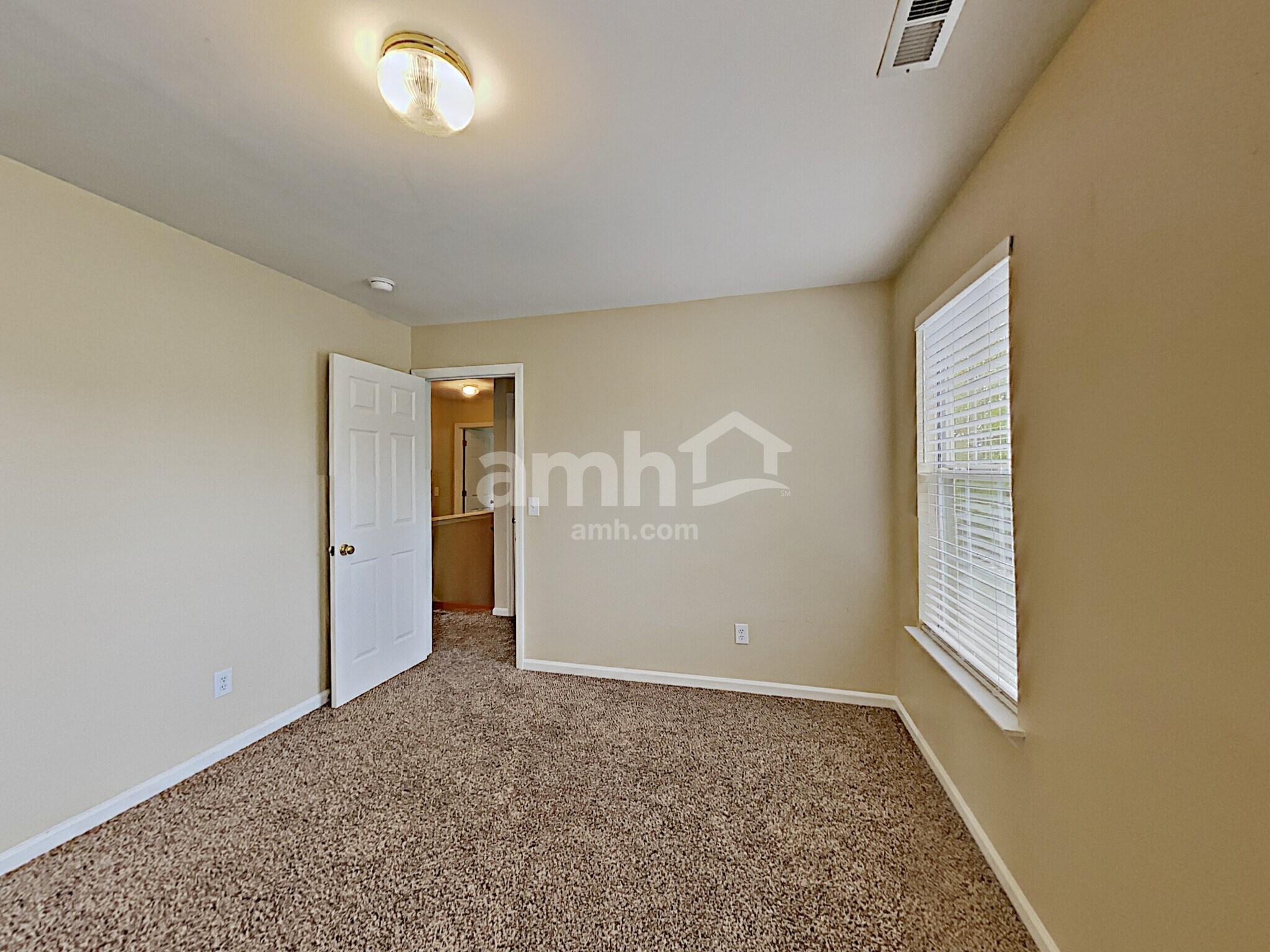 Building Photo - 147 Grove Ln S