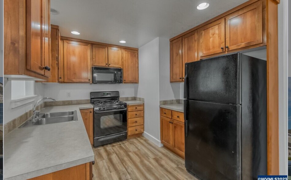 Building Photo - 138 Weldwood Dr