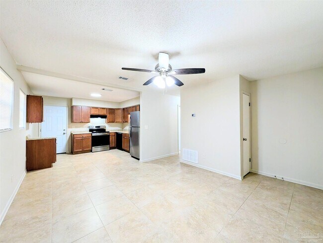 Building Photo - 23 Redwood Cir