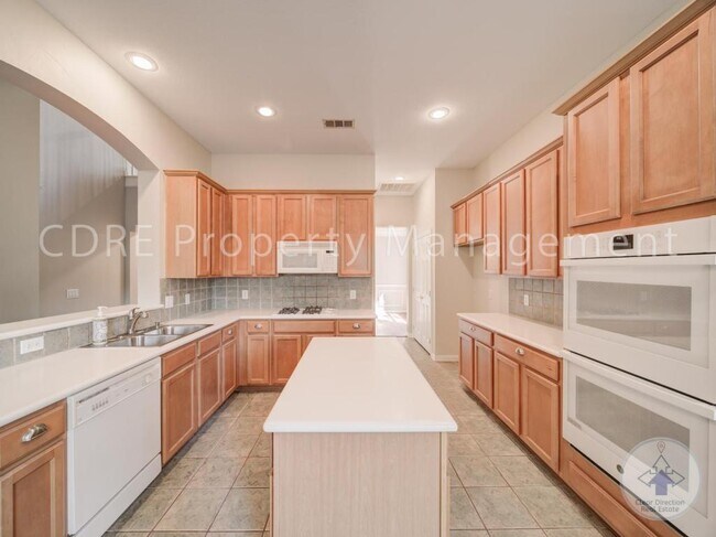 Building Photo - 520 Arcadia Dr
