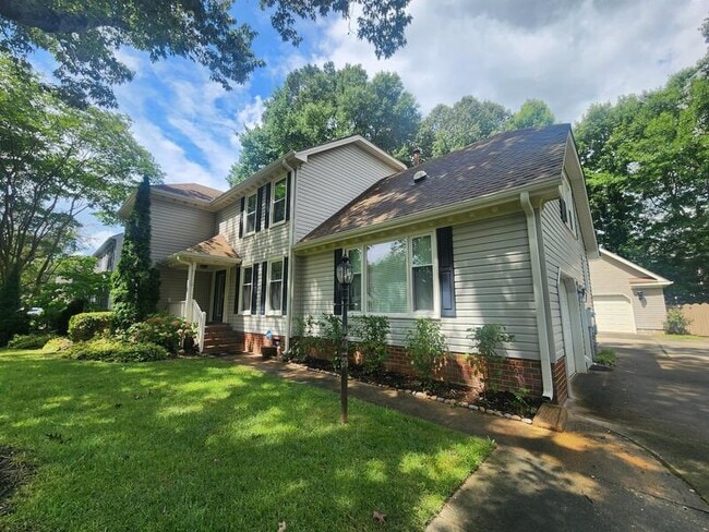 Building Photo - 720 Aguila Dr