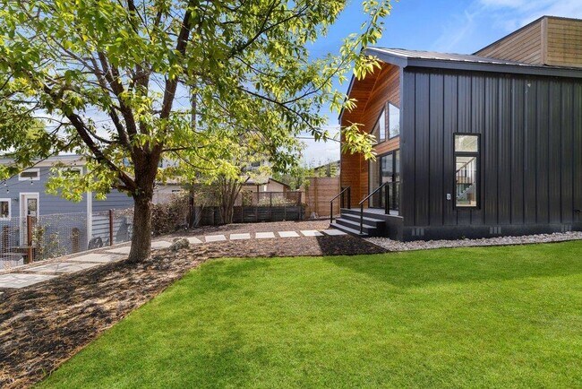 Building Photo - 2503 Rockingham Dr