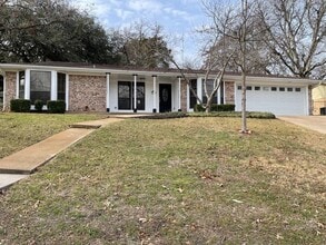 Building Photo - Available Now | Updated Single-Story 3 Bed, 2 Bath | Big Yard | Pet Restrictions