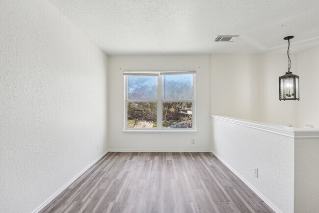 Building Photo - 16216 Ike Ln