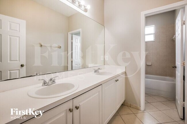 Building Photo - 3640 NE 1st St