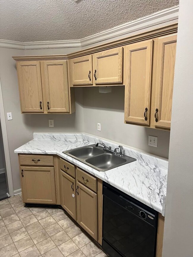 Building Photo - 3 bed, 2 bath in Arlington/Lakeland area