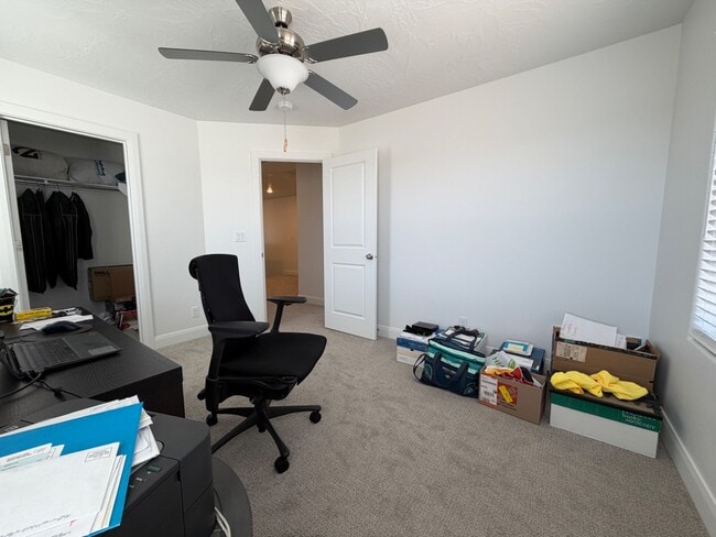 Building Photo - 487 W Carnation Ct