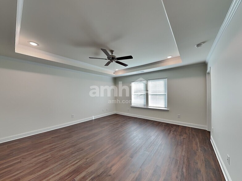 Building Photo - 168 Willow Ln