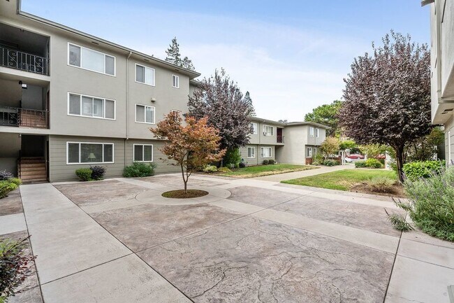 Building Photo - 1549 San Carlos Ave