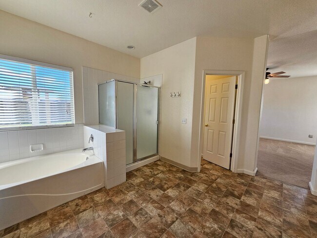 Building Photo - Cold Springs Beauty - Immaculate Newer Hom...