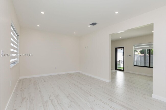 Building Photo - 5641 SW 67th Ave