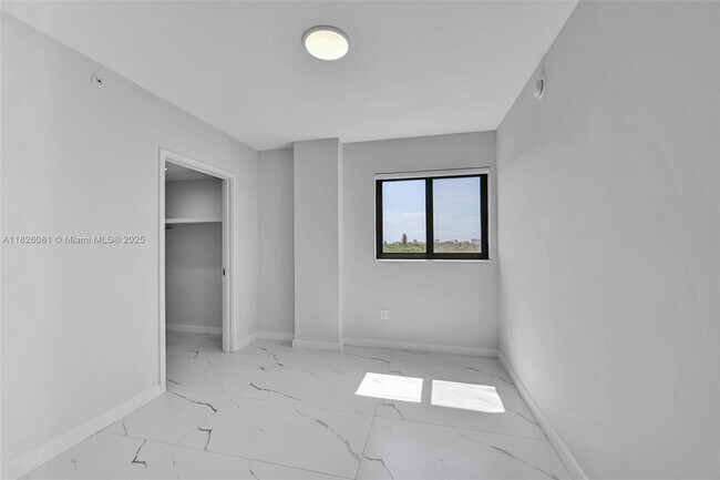 Building Photo - 840 NE 130th St