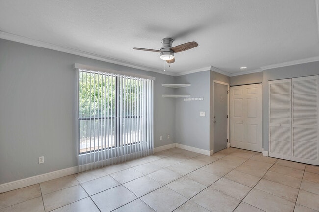 Building Photo - 455 Alt 19