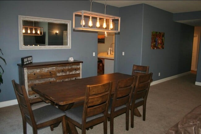 Building Photo - Beautiful 4 Bedroom 3 Bathroom House Atasc...
