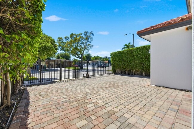 Building Photo - 3111 SW 12th St