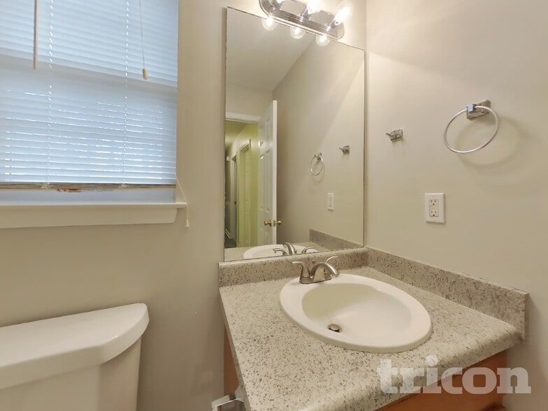 Building Photo - 45 Cedars Glen Way