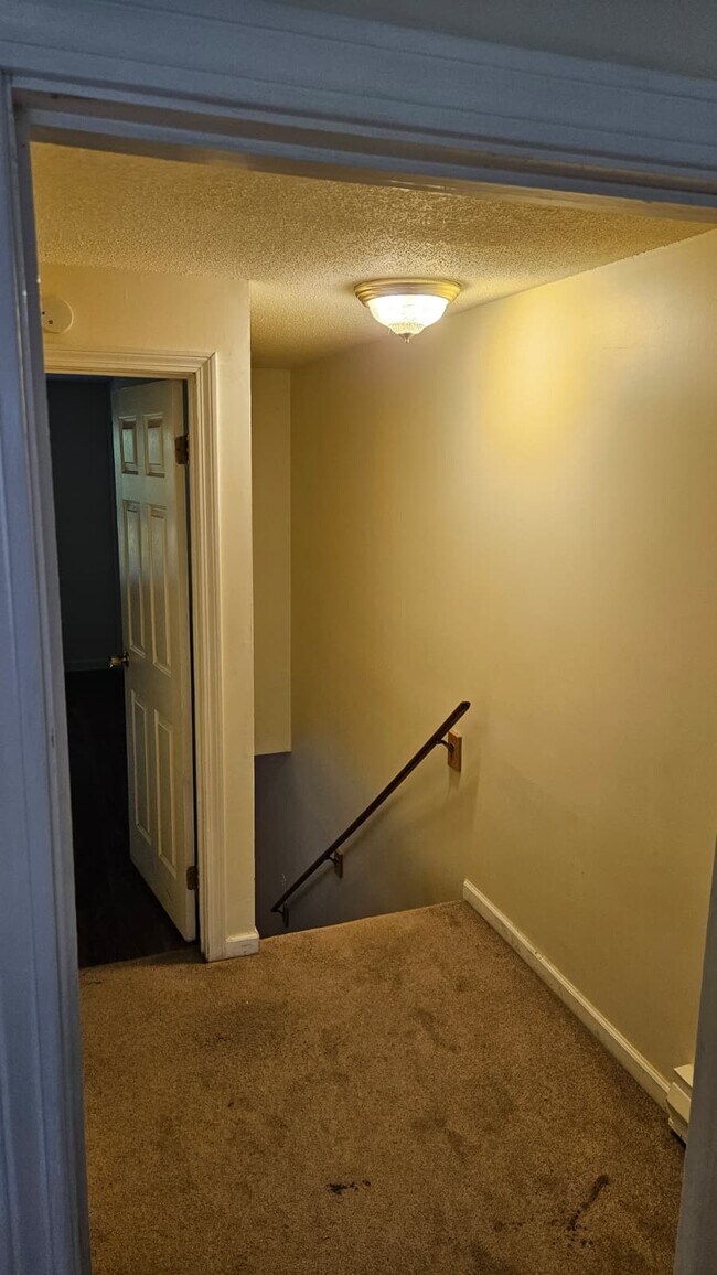 Building Photo - 165 Alice St