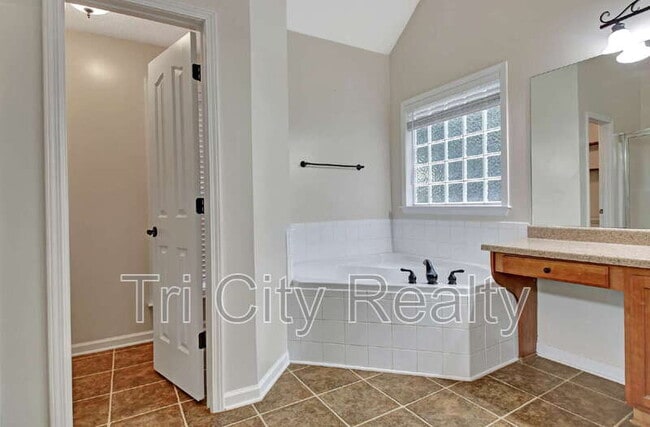 Building Photo - 69 Meadows Creek Ln