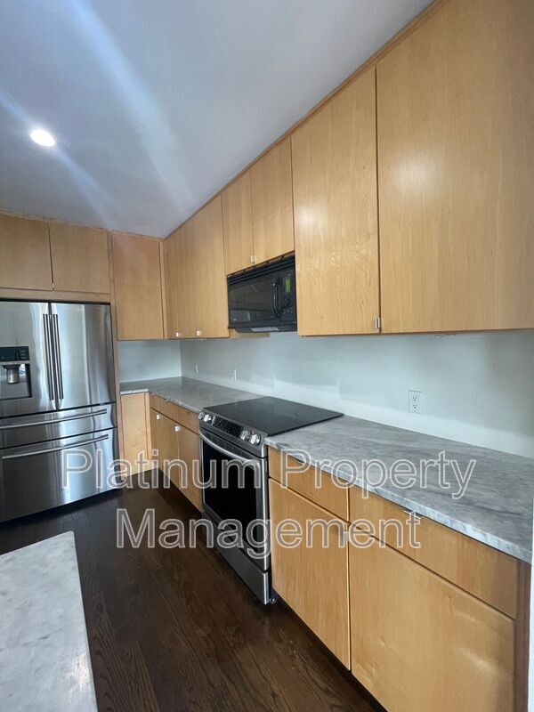 Building Photo - 3334 Peachtree Rd NE