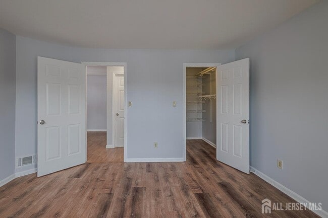 Building Photo - 236 Blew Ct