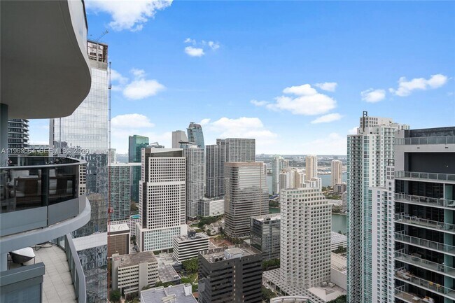 Building Photo - 1000 Brickell Plaza