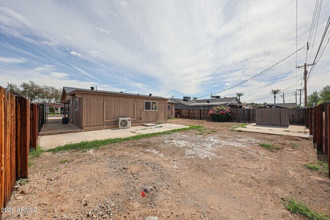Building Photo - 7014 N 77th Ave