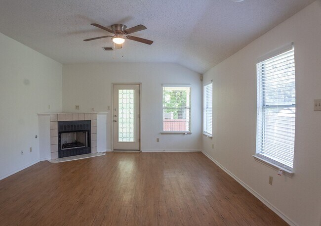 Building Photo - South Austin 3-bedroom/2-bath Home Reduced...