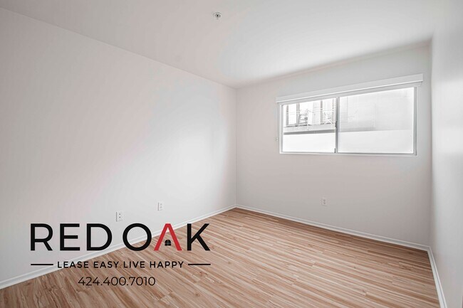 Building Photo - 1011 Pico Blvd